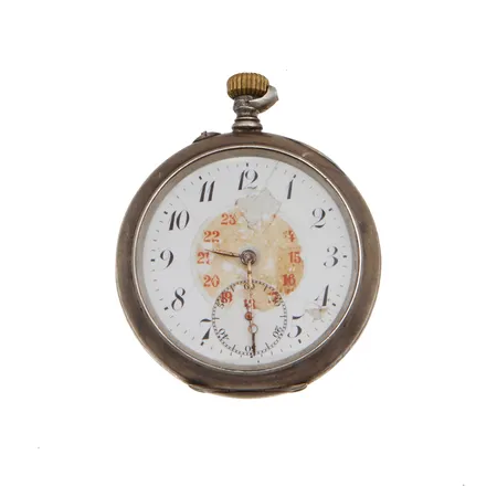 Viallinen hopeataskukello, lasi puuttuu, taulu viallinen, välikuori metallia, kaiverrettu, Ø 65mm, 800br,  Paino: 116,9 g