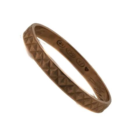 Kuvioitu sormus, koko 19¾, kaiverrettu, 750,  Paino: 2,2 g