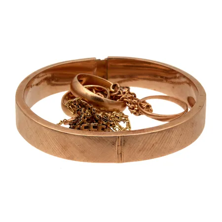 Viallisia kultakoruja, 585,  Paino: 32,4 g