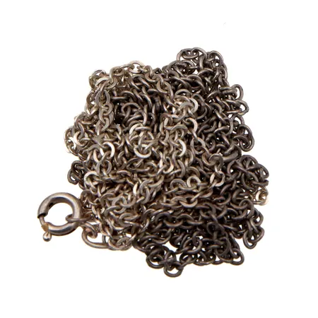 Kaksi viallista kaulaketjua, toinen leimaamaton, 800-835,  Paino: 8,4 g