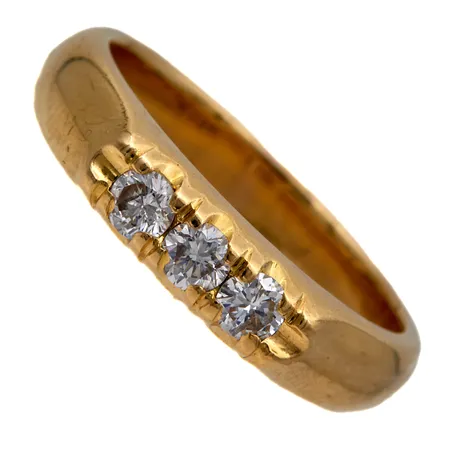 Timanttisormus, 3xn0.10ct, yhdessä timanteista särö, koko 17,5, 750,  Paino: 6,2 g