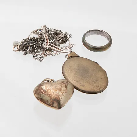 Viallisia ja kaiverrettuja koruja, 813-925br, Paino: 23,1 g