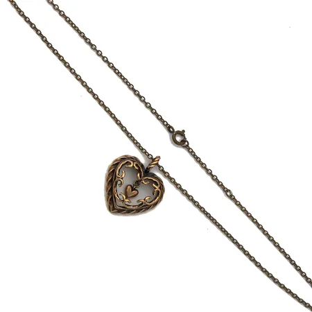 Kaulakoru Kalevala, Talon sydän, pituus 45cm, riipuksen korkeus 31mm, ketjussa käytön jälkiä, pronssia