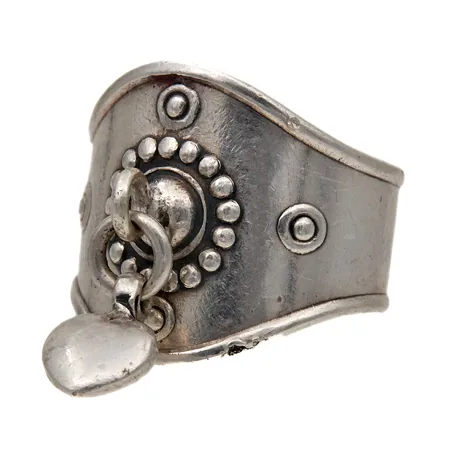 Sormus, Kalevala, Sydänsormus, koko 16, käytön jälkiä, vuodelta 1977, 925,  Paino: 6,1 g