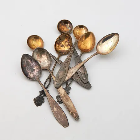 Kahdeksan kahvilusikka, kaiverrettuja, 813-830, Paino: 82,4 g