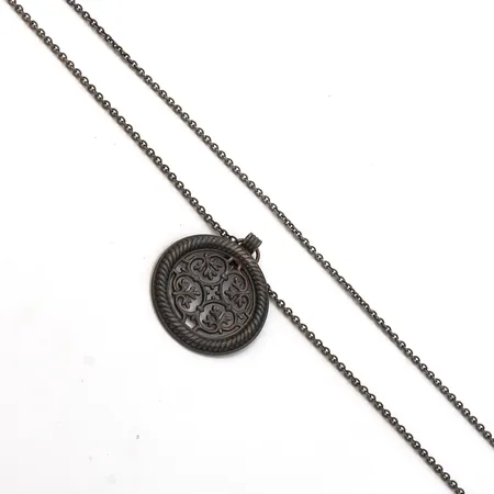 Kaulakoru Kalevala, Tuukkalan Solki, pituus n.85cm, riipuksen Ø 44mm, 925, Paino: 28,3 g