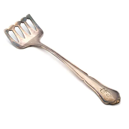 Sardiinihaarukka, Chippendale, kaiverrettu, pituus 111mm, 813,  Paino: 14,6 g