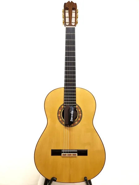 Flamencokitara Jesus De Jimenez (2023), Sevilla Espanja, kitaran kannessa pieni painauma, kova laukku. Ei lähetetä