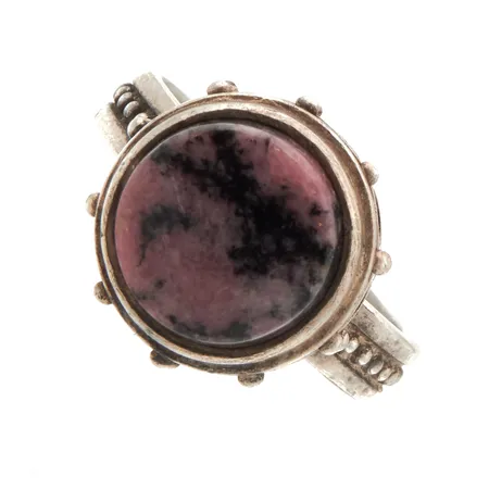 Graniittisormus, Kai Lindström, Kalevala koru, koko 18, 925br,  Paino: 6,3 g