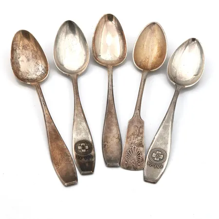 Viisi kahvilusikkaa, pituudet 123-127mm, keiverrettuja, 813,  Paino: 65,3 g