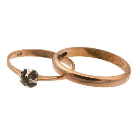 Viallinen sormus ja sileä sormus, kaiverrettu, 750,  Paino: 3,4 g