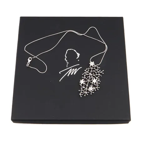 Kivikaulakoru Kultakeskus, Tähtitaivas, ketjun pituus 47cm, riipuksen korkeus 43mm, design Tapio Wirkkala, alkuperäinen rasia, 925br, Paino: 10,6 g