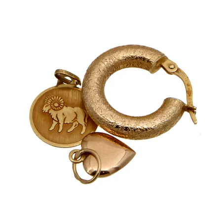 Viallisia kultakoruja, 585,  Paino: 2,2 g