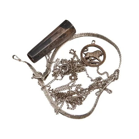 Viallisia koruja ja holkki, 830-925, Paino: 11,5 g