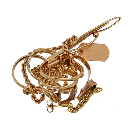 Viallisia kultakoruja, 585,  Paino: 15,6 g