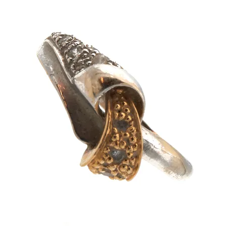 Kivisormus, koko 19¾, 750 valko- ja keltakultaa,  Paino: 5,2 g