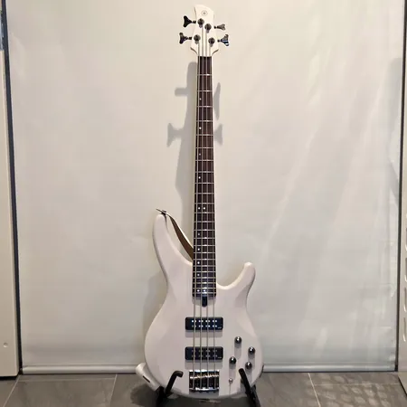 Sähköbasso, Yamaha TRBX504, sr.IKY13091, pehmä kantopussi Ei lähetetä