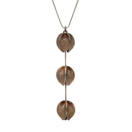 Kaulakoru, Lumikukka, Kalevala, pituus 49,5cm, riipuksen korkeus 10,5cm, 925,  Paino: 42,8 g