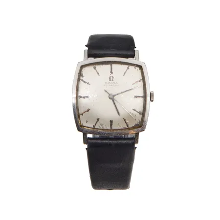 Teräsrannekello Omega Automatic, swiss made, cal 552, 24 jewels, taulu hapettunut, lasi naarmuinen, kaiverrettu, rungon mitat 32x32mm, nahkaranneke ei alkuperäinen, rannekkeen pituus 165-230mm, ranneke viallinen
