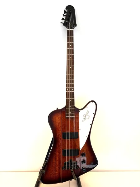  Sähköbasso Epiphone, Thunderbird, U02050008, kantolaukku. Ei lähetetä