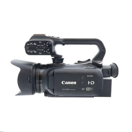 Videokamera Canon XA-25, vastavalosuoja, akku ja virtajohto. Ei akkulaturia. Ostokuitti 1.10.2016.