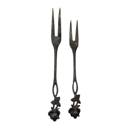 Kaksi otinhaarukkaa, pituudet 121mm ja 140mm, 830, Paino: 20 g