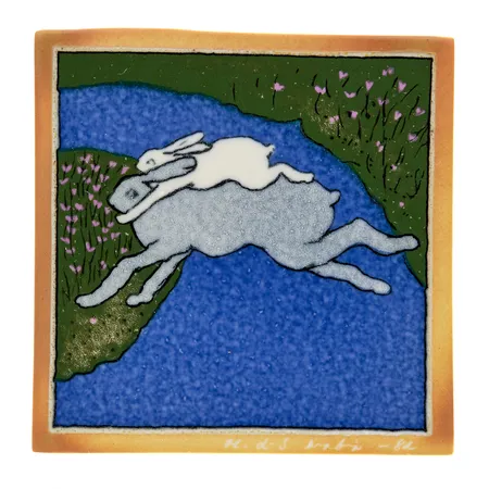 Seinälaatta, Arabia, Yhdessä yli sinisen joen, Heljä Liukko-Sundström, mitat 115x115mm