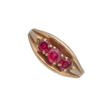 Kivisormus, kaiverrettu ja käytön jälkiä, koko 17½, 585br,  Paino: 2 g