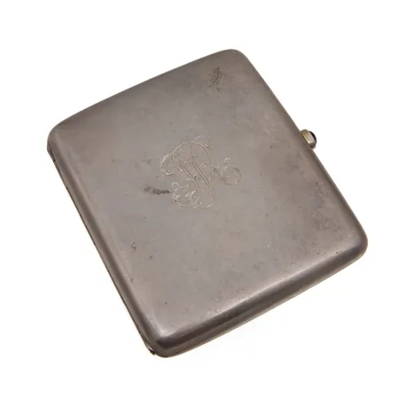 Savukerasia, kaiverrettu ja käytön jälkiä, mitat 95x85mm, nimileima Oy Osk. Lindroos Ab, vuodelta 1920, 813br,  Paino: 157,5 g