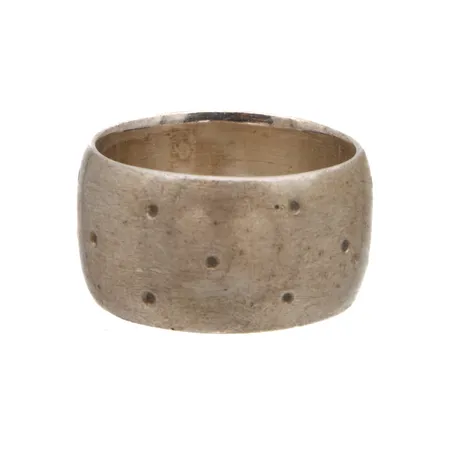 Kuvioitu sormus, leveys 12mm, koko 17½, leimaamaton 800,  Paino: 10 g