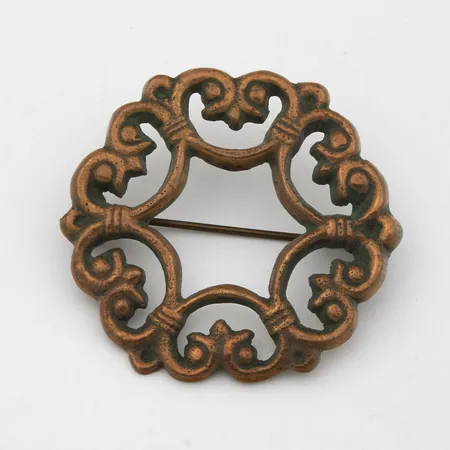 Rintaneula, Kalevala koru, Ø 40mm, pronssia,
