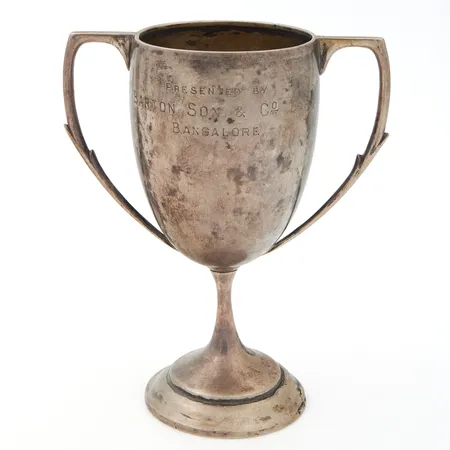 Hopeinen pikari, kaiverrettu, korkeus 145mm, 800h,  Paino: 183,4 g