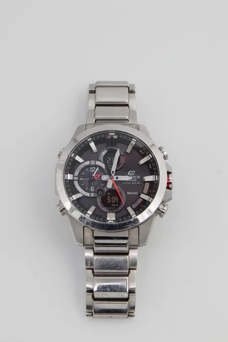 Rannekello Casio Edifice Touch Solar, ECB500D-1A, taulun Ø 45mm, rannekkeen pituus 200mm, käytön jälkiä ja lasissa naarmuja