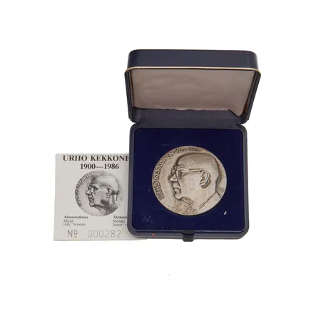 Muistomitali Urho Kekkonen 1900-1986, Paasikivi-Seura r.y. vuodelta 1986, 925, Paino: 57,7 g