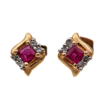 Kivikorvakorut timanteilla 8xn.0.005ct, korkeus 7mm, 585br,  Paino: 1,1 g