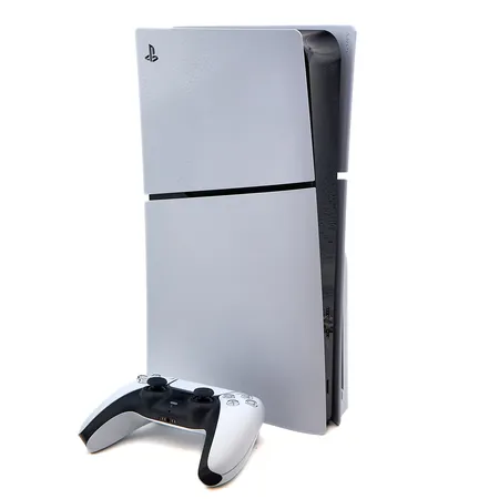 Pelikonsoli Playstation 5 Slim, irrallinen CD-asemaa, ohjain ja johdot, model CFI-2016, ostokuitti Konsolinet Oy 02/2026 (käytetty)