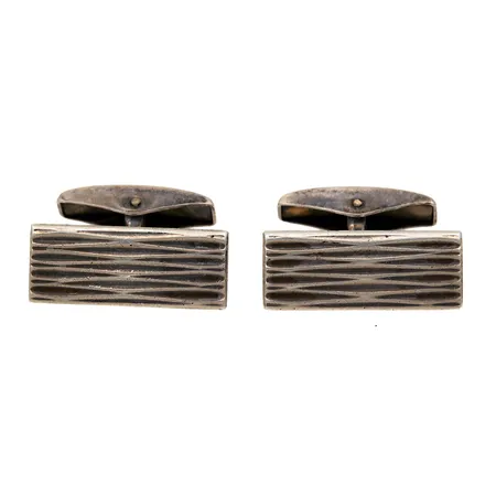 Kalvosinnapit, mitat 22x9mm, nimileima LA-OY, paikkakuntaleima Riihimäki, vuodelta 1964, 813br, Paino: 9,3 g