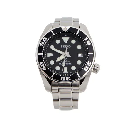 Teräsrannekello, Seiko Prospex Divers 200m, automaatti, rungon Ø 45mm, ref.6R15-00G0, rannekkeessa käytön jälkiä