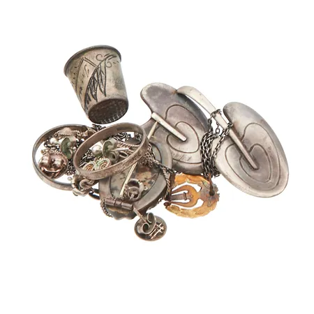 Viallisia hopeakoruja ja sormustin, metallilyyra Ø 16mm, 813-925br Paino: 25,8 g