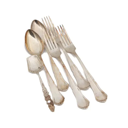 Pöytähopeaa, osa kaiverrettu, 813-830,  Paino: 193,6 g
