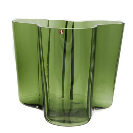 Savoy-maljakko, Iittala, vihreä, korkeus 160mm, pohjassa syvä naarmu n.15mm pitkä, signeeraus A.Aalto 1936-1986 iittala 2275/8000, vihreä, Ei lähetetä