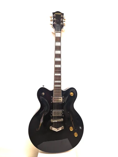 Sähkökitara Gretsch Streamliner, G2622/BLK, IS161200844, plektrakansi puuttuu, mukana pehmeä laukku Paino: 0 g Ei lähetetä
