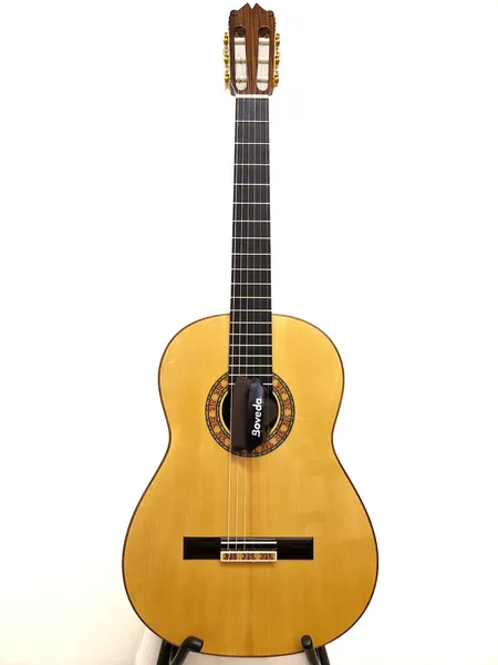 Flamencokitara Jesus De Jimenez (2023), Sevilla Espanja, kitaran kannessa pieni painauma, kova laukku. Paino: 0 g Ei lähetetä