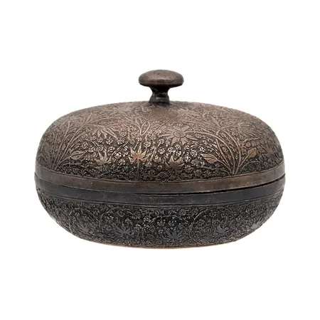 Kannellinen kippo, leimaamaton hopea, Ø 87mm, korkeus 55mm Paino: 131 g