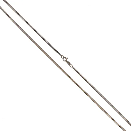 Kaulaketju, pituus 44,5cm, leveys 2mm, 585 valkokulta,  Paino: 5,4 g