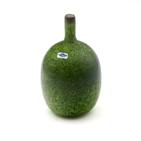 Taidelasimaljakko, Mansikkapaikka, signeeraus Oiva Toikka, Nuutajärvi, korkeus 175mm, Lähetetään postipakettina.