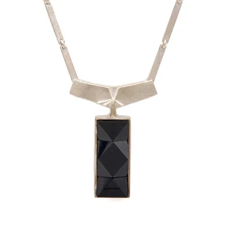 Kaulakoru Lapponia, Abetone, fasetoitu onyx, ketjun pituus 43cm, riipuksen korkeus 46mm, design Björn Weckström, vuodelta 2006, 925br, Paino: 27,2 g