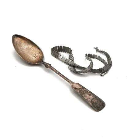 Viallinen kaulakoru ja ruokalusikka Musla, pituus 213mm, 813-830, Paino: 87 g