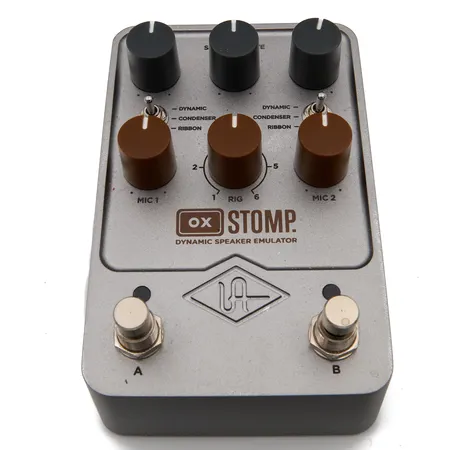Vahvistin Universal Audio OX Stomp, alkuperäinen laatikko.