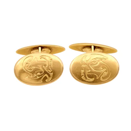 Kalvosinnapit, mitat 19mm x 13mm, kaiverrettu, Suomen Kultaseppä Oy, vuodelta 1915, 750, Paino: 9,5 g